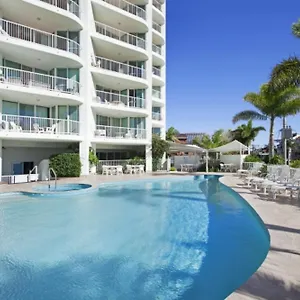 crystal-bay-on-the-broadwater.queenslandhotels.net/